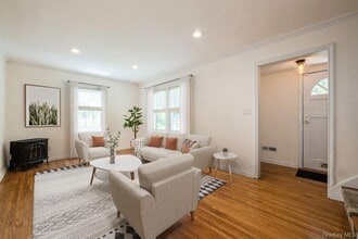 212 Fernwood Terrace in Garden City, NY - Building Photo - Building Photo