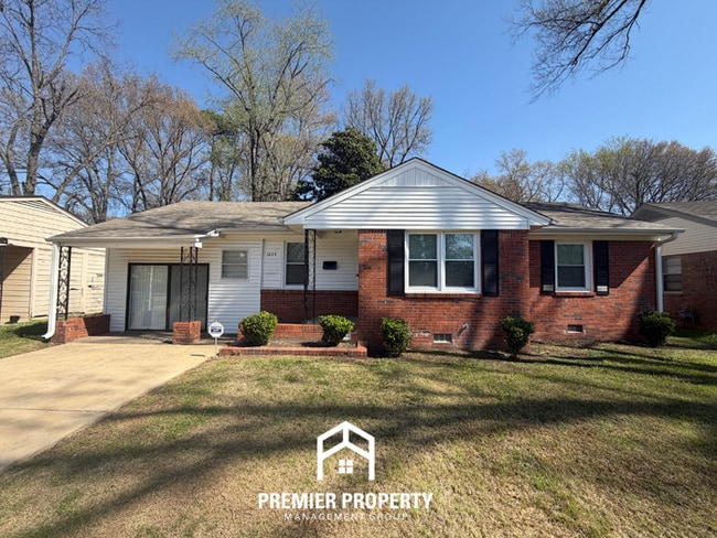 property at 1224 Briarwood Dr