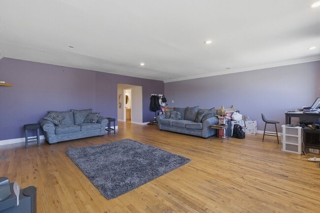 1051 N Milwaukee Ave, Unit 2 in Chicago, IL - Building Photo - Building Photo