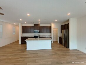 9158 Surrey Wood St in Las Vegas, NV - Foto de edificio - Building Photo