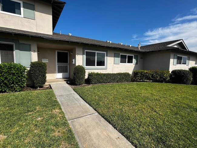 16581 Sabot Ln in Huntington Beach, CA - Building Photo - Building Photo