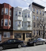 213 Adams St in Hoboken, NJ - Building Photo - Building Photo