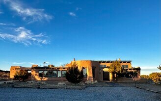 5 Laughing Raven Rd in Santa Fe, NM - Building Photo
