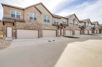 Stone Lake Townhomes in Weatherford, TX - Building Photo - Building Photo
