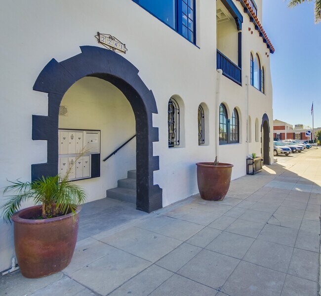 2241 Fourth Ave in San Diego, CA - Foto de edificio - Building Photo