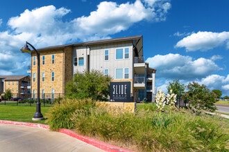 Slide North Apartments 11 in Lubbock, TX - Building Photo - Building Photo