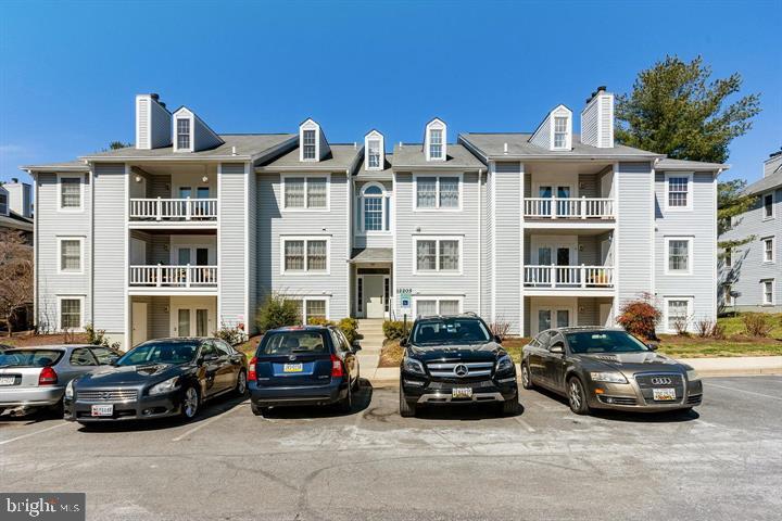 12205 St Peter Ct in Germantown, MD - Building Photo