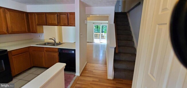 1580 Poplar Grove Dr in Reston, VA - Building Photo - Building Photo