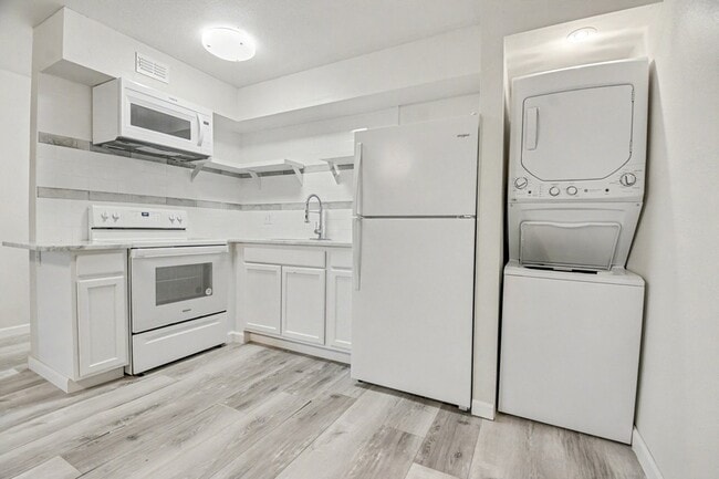 9815 Walnut St, Unit H306 in Dallas, TX - Foto de edificio - Building Photo