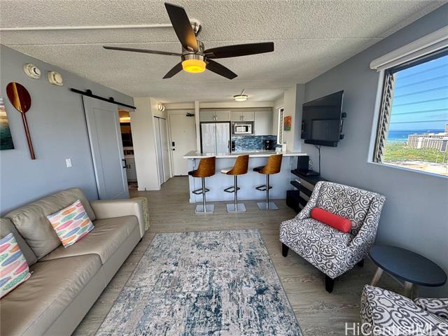 2240 Kuhio Ave. in Honolulu, HI - Building Photo