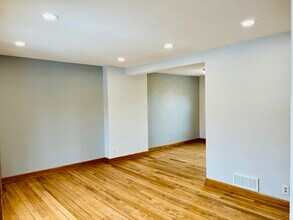 5249 W 64th Pl in Chicago, IL - Building Photo - Building Photo