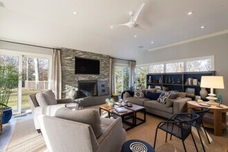 723 Hands Creek Rd in East Hampton, NY - Building Photo - Building Photo