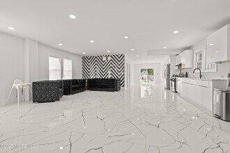 8 Woodrow St in Ocean Township, NJ - Building Photo - Building Photo
