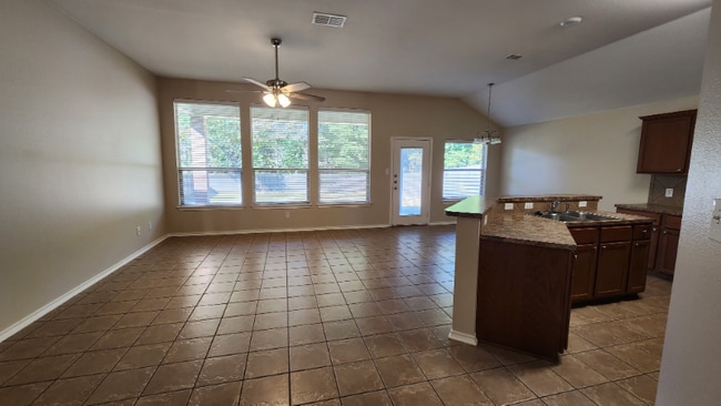 6051 Pine Cone Ln in Tyler, TX - Foto de edificio - Building Photo