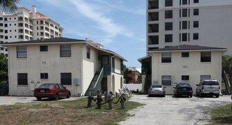 114-120 8th Ave S in Jacksonville Beach, FL - Building Photo
