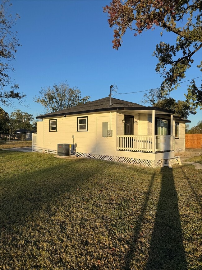 5607 Collins Rd in Houston, TX - Building Photo - Building Photo