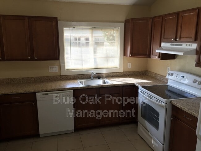 1305 Chestnut St in Chico, CA - Building Photo - Building Photo