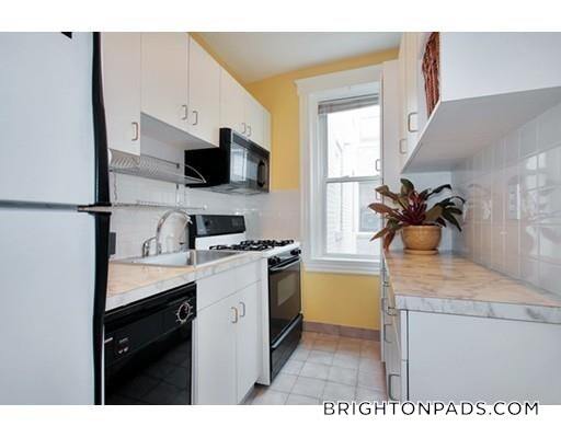 4 Carol Ave in Boston, MA - Building Photo