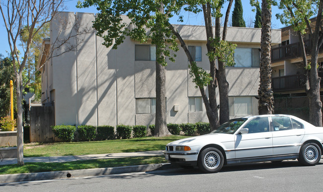 454 Oak Knoll Drive Dr in Pasadena, CA - Foto de edificio - Building Photo