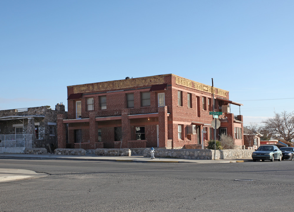 3900 N Piedras Ave in El Paso, TX - Building Photo