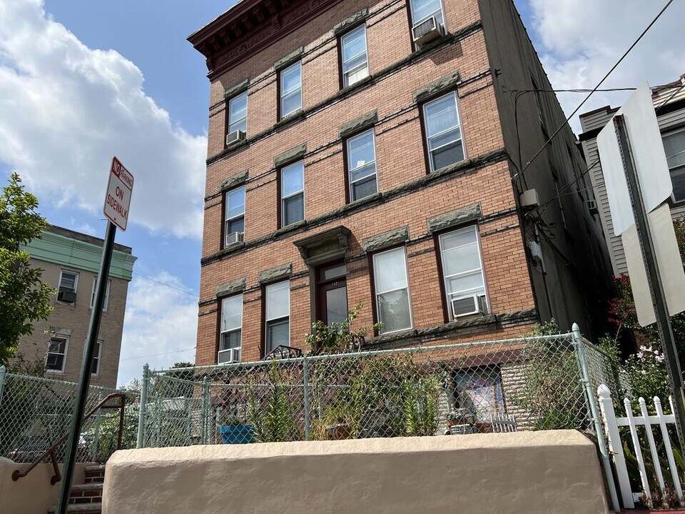 1101 43rd St in North Bergen, NJ - Building Photo