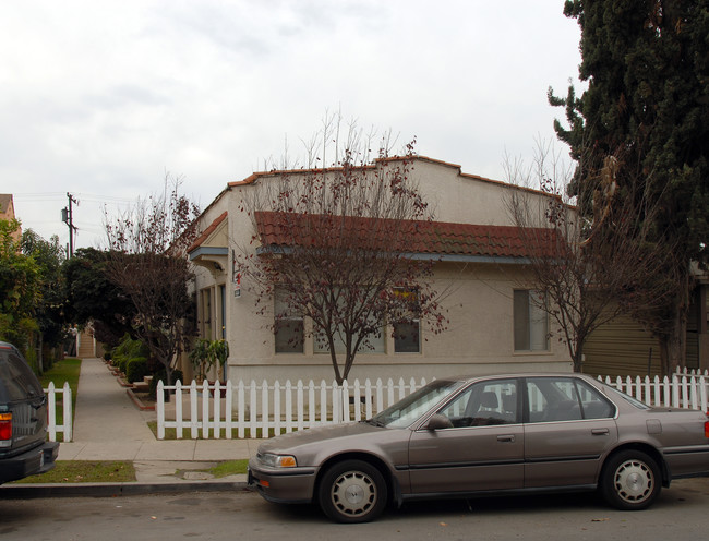 1306 Hellman St in Long Beach, CA - Foto de edificio - Building Photo