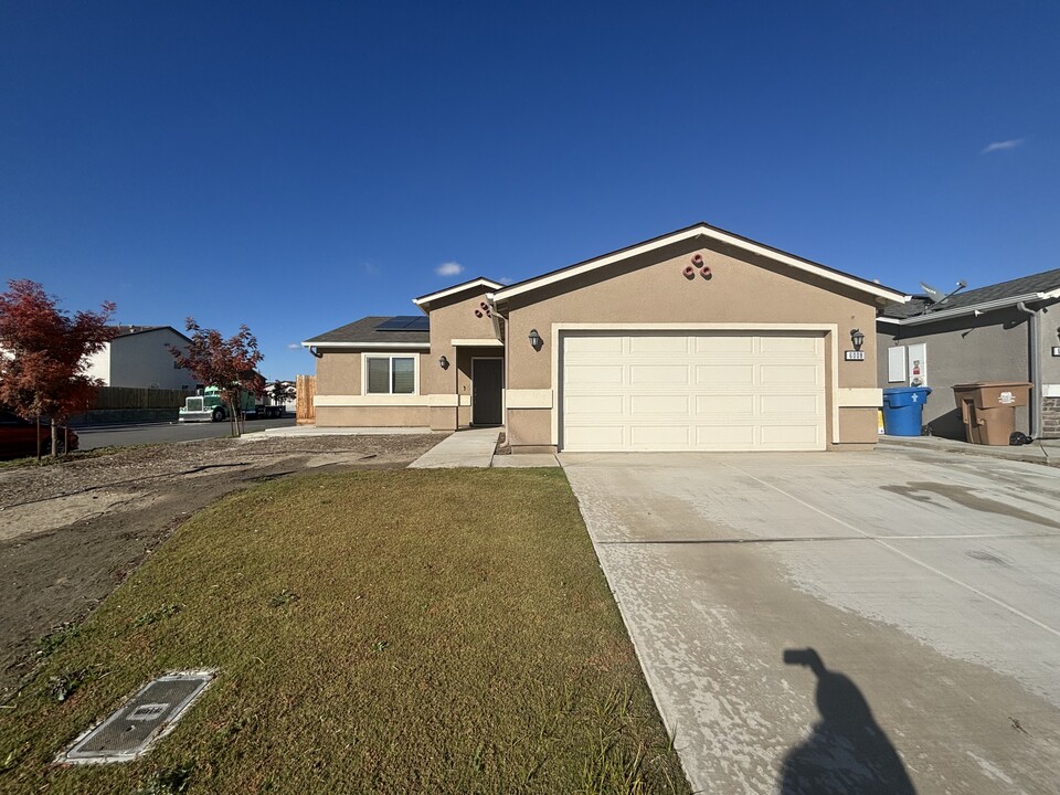 6008 Mardal Ave in Bakersfield, CA - Building Photo