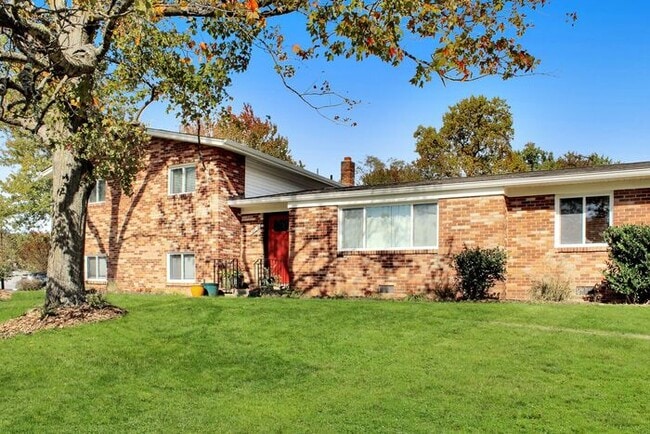2310 Rosecroft Blvd in Fort Washington, MD - Building Photo - Building Photo