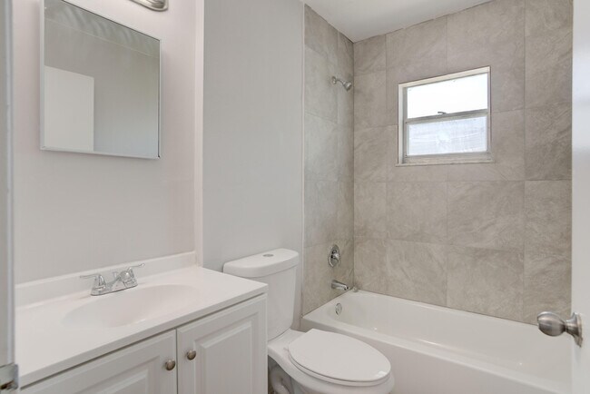 6590 Jupiter Gardens Blvd in Jupiter, FL - Building Photo - Building Photo