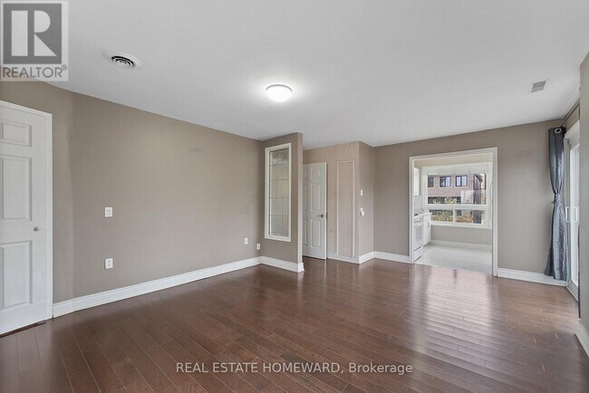 983 Victoria Park Ave in Toronto, ON - Building Photo - Building Photo