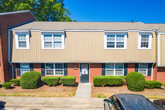 Stratford at Williamsburg in Williamsburg, VA - Building Photo - Building Photo