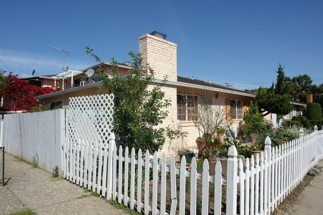 249 Greendale Ave in San Jose, CA - Building Photo