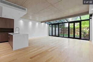 253 E 7th St in New York, NY - Building Photo