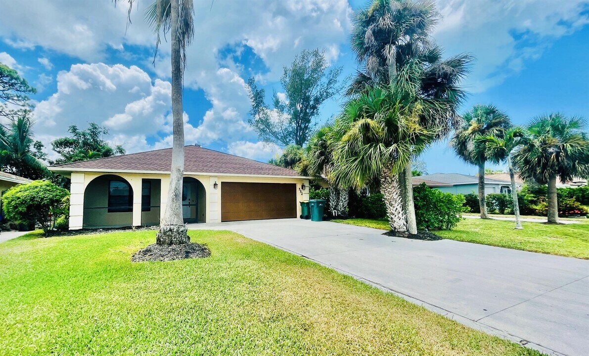 552 97th Ave N in Naples, FL - Building Photo