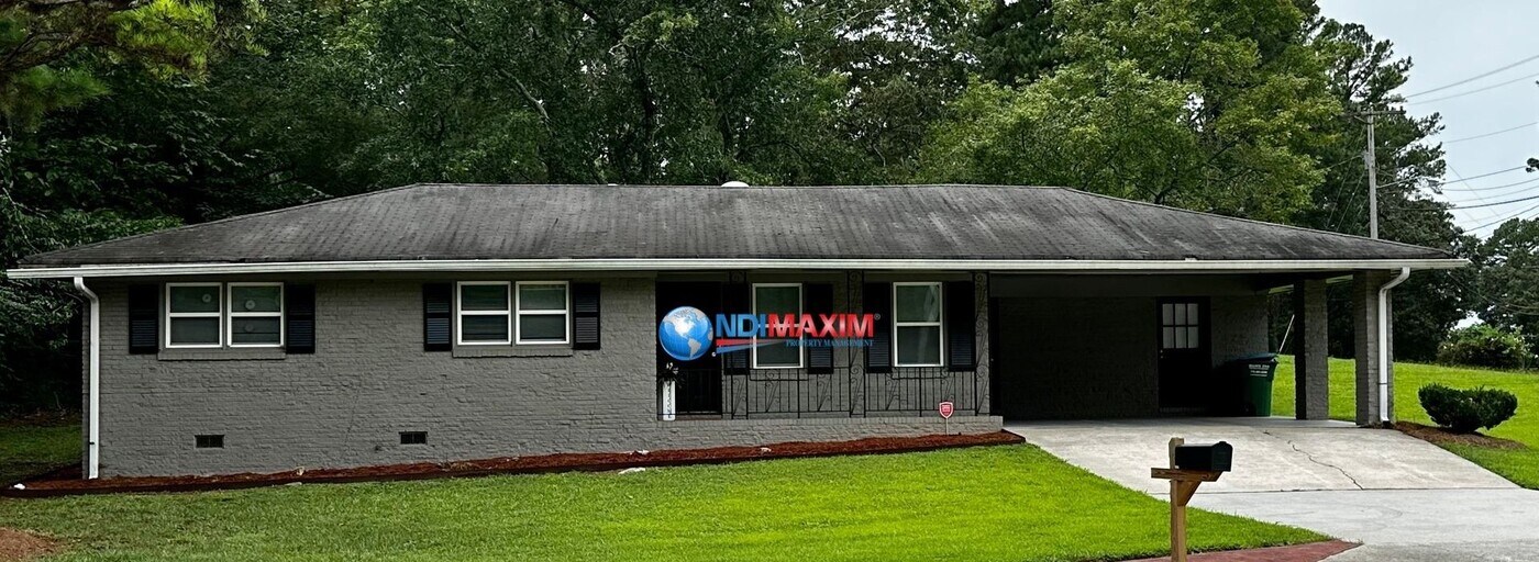 2315 Rockbridge Rd SW in Stone Mountain, GA - Building Photo