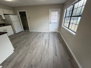 822 Lost Grove Ln in Hinesville, GA - Building Photo - Building Photo