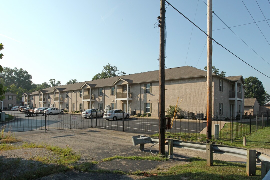 401-412 Colonial Club Dr in New Albany, IN - Building Photo