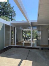 5559 Greenridge Rd in Castro Valley, CA - Building Photo - Building Photo