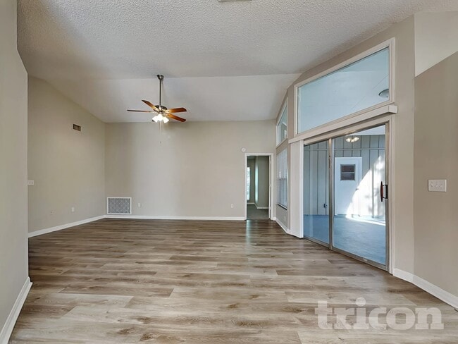 914 Whisper Lake Dr in Winter Haven, FL - Foto de edificio - Building Photo