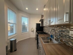 19-21-21 Carlton Ave in Jersey City, NJ - Building Photo - Building Photo