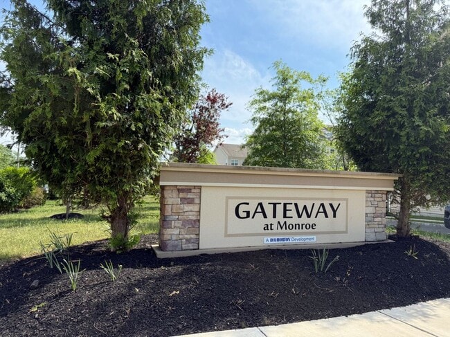 902 Chalmers Ln in Monroe Township, NJ - Building Photo - Building Photo