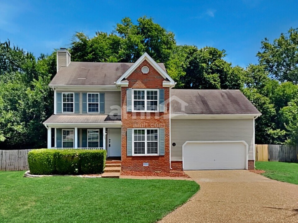 1835 Oreilly Cir in Spring Hill, TN - Building Photo