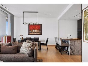 255 Hennepin Ave in Minneapolis, MN - Building Photo - Building Photo