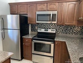 3400 Foxcroft Rd-Unit -307 in Miramar, FL - Building Photo - Building Photo