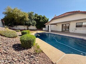 16015 N 10th St in Phoenix, AZ - Building Photo - Building Photo