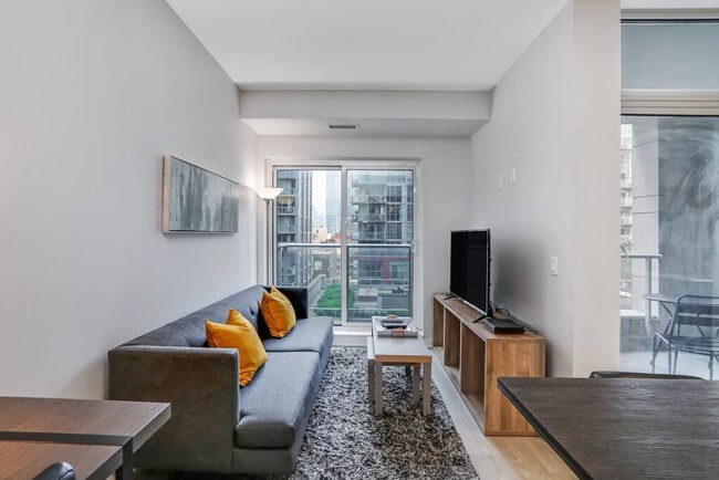 255 Queen St W