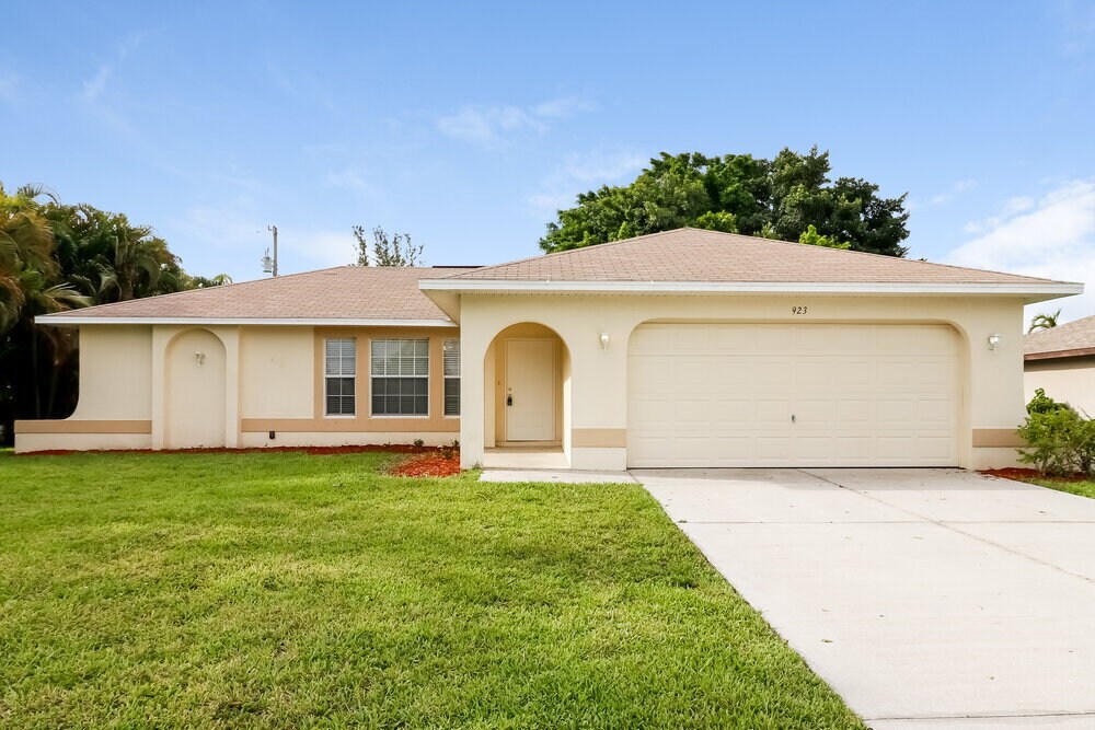 923 SE 34th Terrace in Cape Coral, FL - Building Photo