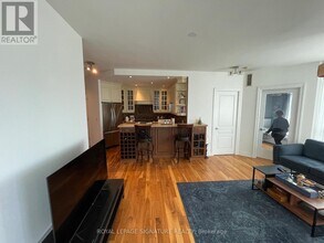 90 Absolute Ave in Mississauga, ON - Building Photo - Building Photo