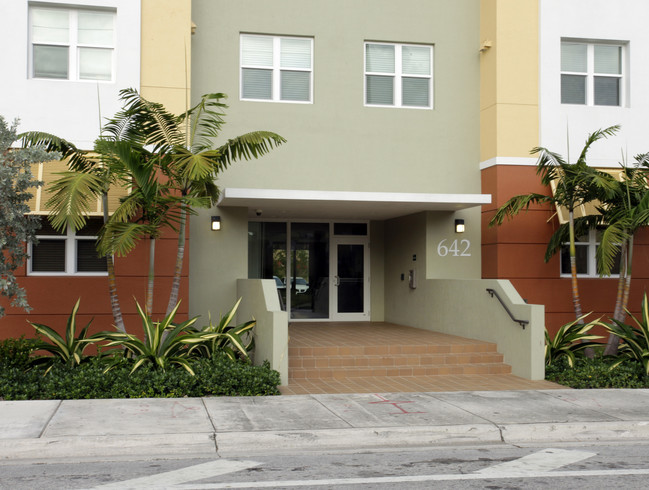 Madison View Apartments in Miami, FL - Foto de edificio - Building Photo