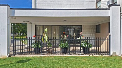 The Gateway in Toronto, ON - Building Photo - Building Photo
